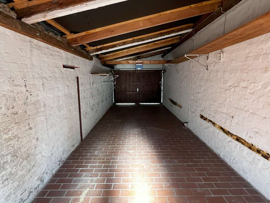 Garage.