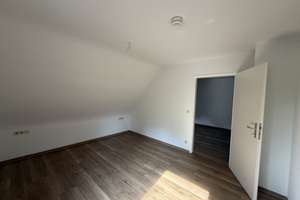 Ruhige 3-Zimmer-Dachgeschoß-Wohnung Nähe Stadtmitte – Die vollständige Adresse der Immobilie erhältst du vom Anbieter., 74074 Heilbronn, Heilbronn – Vorschaubild 4