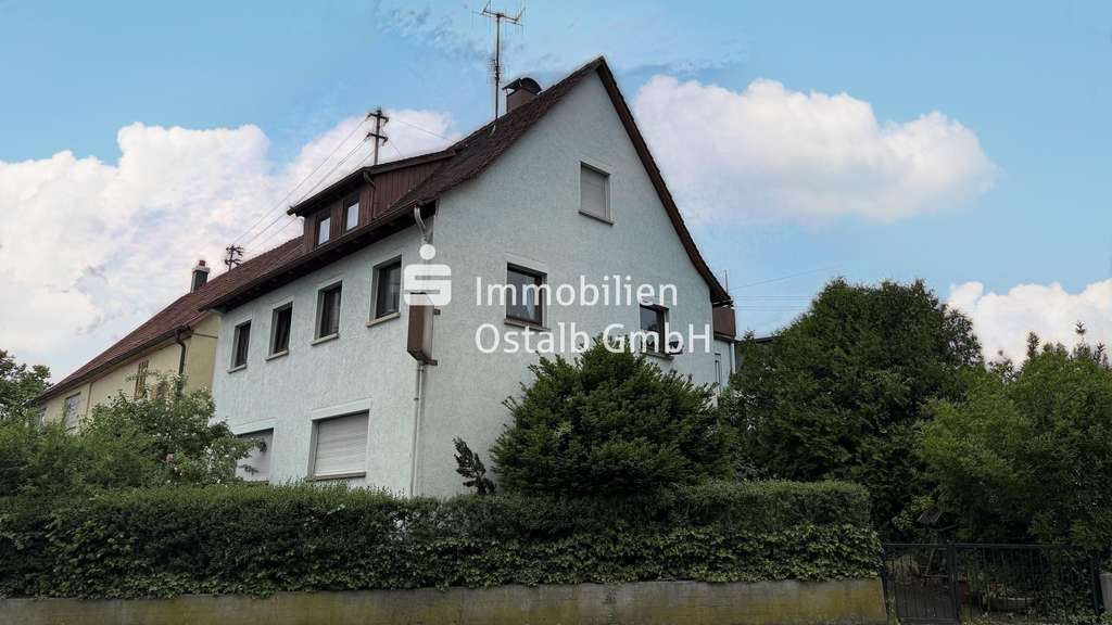 Zweifamilienhaus sucht Handwerker - Potenzial für individuelle Gestaltung!