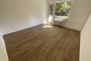 Frisch renovierte 2,5 Zimmer-Wohnung mit Balkon und Tageslichtbad mit Wanne – 23554 Sankt Lorenz Nord, Lübeck – Vorschaubild 3