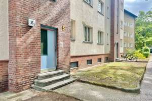 Berlin-Tegel: Modernisierte 2-Zimmer-Wohnung mit Balkon