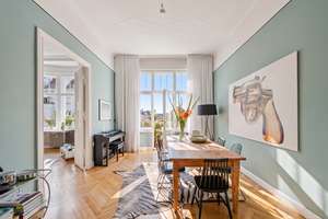 Kudamm-Seitenstraße: Traumhafter Altbau mit Originaldetails, Balkon & Südwest-Ausrichtung – Die vollständige Adresse der Immobilie erhältst du vom Anbieter., 10707 Charlottenburg, Berlin – Vorschaubild 2