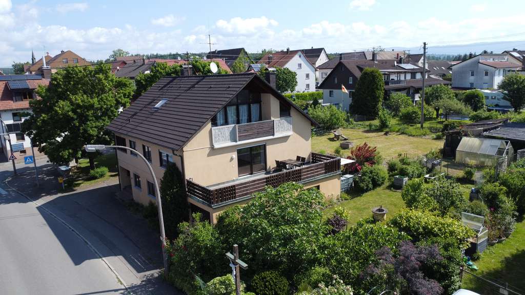 Vielseitiges Mehrfamilienhaus mit großzügigem Grundstück und Entwicklungspotenzial in Karsau