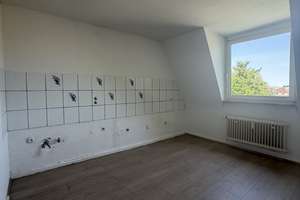 !!! 3,5 RAUM DG -  WOHNUNG , IN RUHIGER, GESUCHTER WOHNLAGE. RENOVIERT UND MODERNISIERT !!! – Virchowstr. 86, 45886 Ückendorf, Gelsenkirchen – Vorschaubild 4