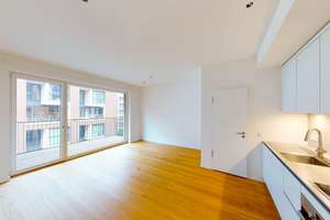 HafenCity: 2-Zimmer-Wohnung mit großem Balkon und Einbauküche zu vermieten