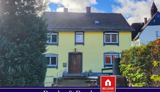 Bild von Freistehendes Haus mit großem, bebaubarem Grundstück & Garagen in ruhiger Lage mit tollem Ausblick!