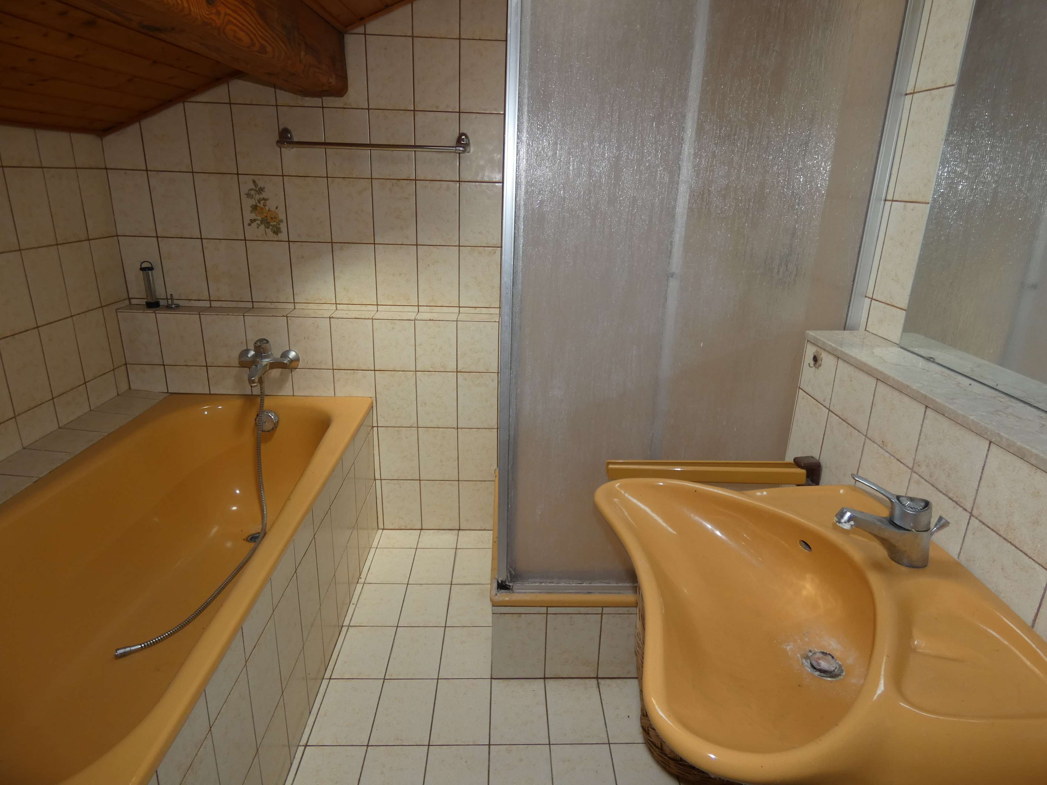 Immobilie in Kühbach - Ganz viel Platz - solides 2-3 Familienhaus in Kühbach zuverkaufen - Bild 10