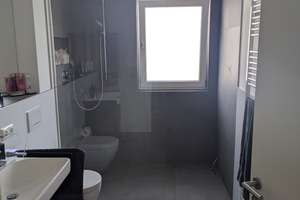 Sehr schöne, ruhige und helle 2-Zi.-Wohnung mit Balkon in Toplage Karlsfeld! KfW 55- Standard! – Blumenstr. 22, 85757 Karlsfeld – Vorschaubild 13