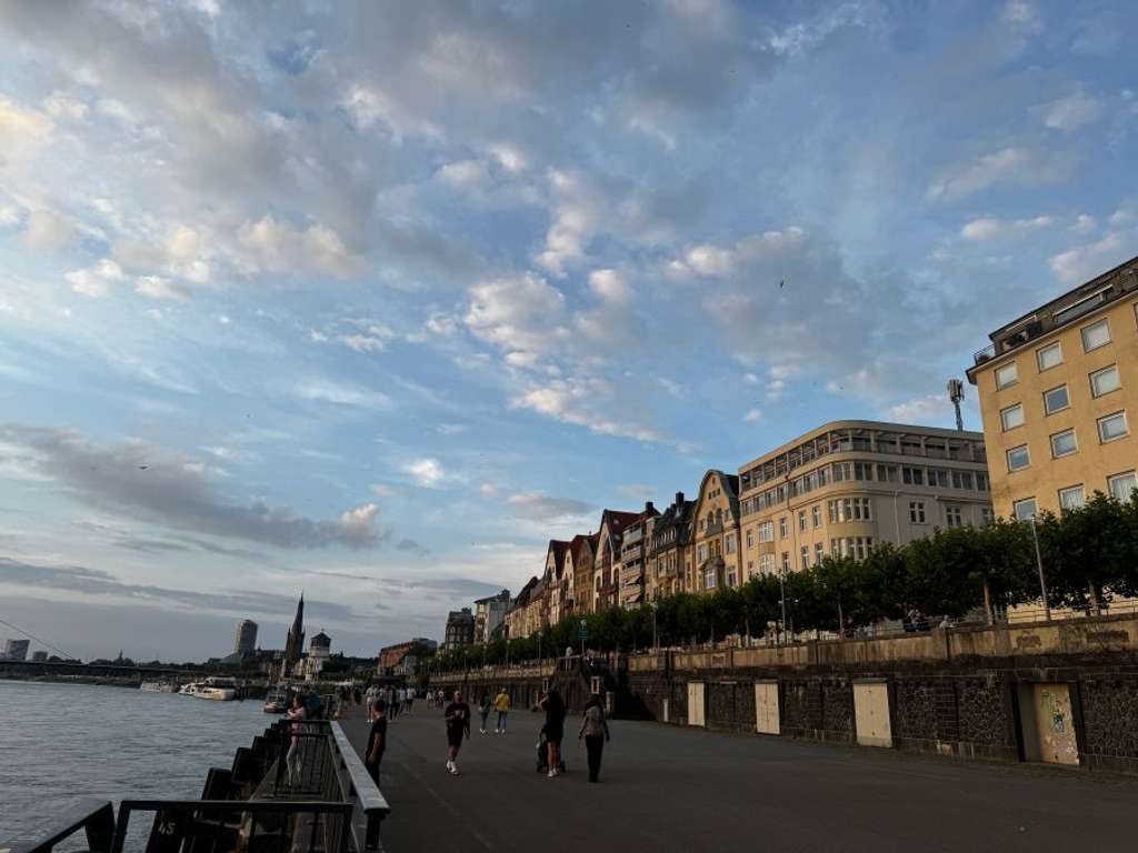 Provisionsfrei* Golzheim - Provisionsfrei komplett sanierte 4 Zi-Wohnung mit traumhaften Ausblick