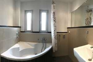 Sehr schöne 3-Zimmer Wohnung mit Einbauküche u. Balkon