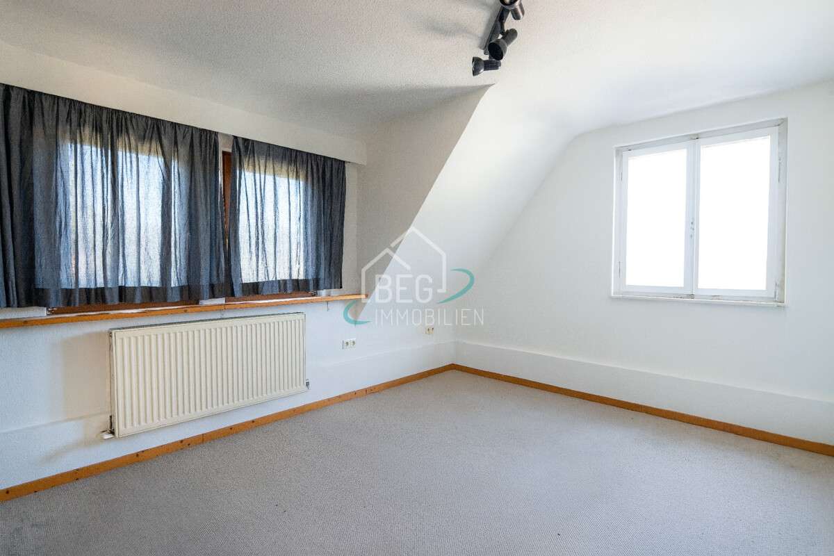 Immobilie in Michelfeld - Zwei Häuser, Gewerbe, Garagen & Freiflächen – vielseitiges Anwesen mit Potenzial - Bild 7