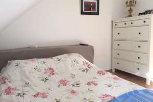 S-Ost: Sonnige, ruhig - am Waldrand gelegene - 2-Zimmer-Dachgeschosswohnung mit EBK in Stuttgart – Die vollständige Adresse der Immobilie erhältst du vom Anbieter., 70186 Gablenberg, Stuttgart – Vorschaubild 5