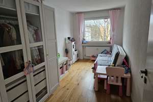 Gepflegte 4-Zimmer-Wohnung mit Balkon in Neu-Ulm - provisionsfrei – Karlsbader Straße 3a, 89231 Neu-Ulm – Vorschaubild 9