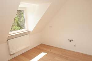 Architektur trifft Wohnkomfort! Aussergewöhnliche Maisonette mit Galerie und Loft-Charakter! – Andernacherstr. 6, 50968 Marienburg, Köln – Vorschaubild 2