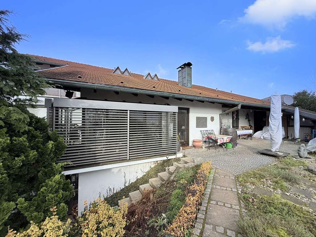 Immobilie in Merzig - Exklusives Landhaus mit großem Grundstück und ELW in begehrter Wohnlage von Brotdorf! - Bild 2