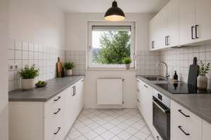 Zentrale Lage, neue Küche, helle Wohnung, 3 Zimmer