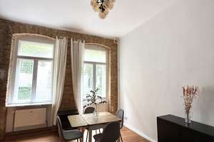 Charmante Altbau-Wohnung inkl. Dachterrasse am Kiehlufer