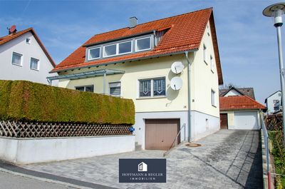 Gepflegtes Wohnhaus mit zwei Wohneinheiten, Nebengebäude und vielseitigen Nutzungsmöglichkeiten