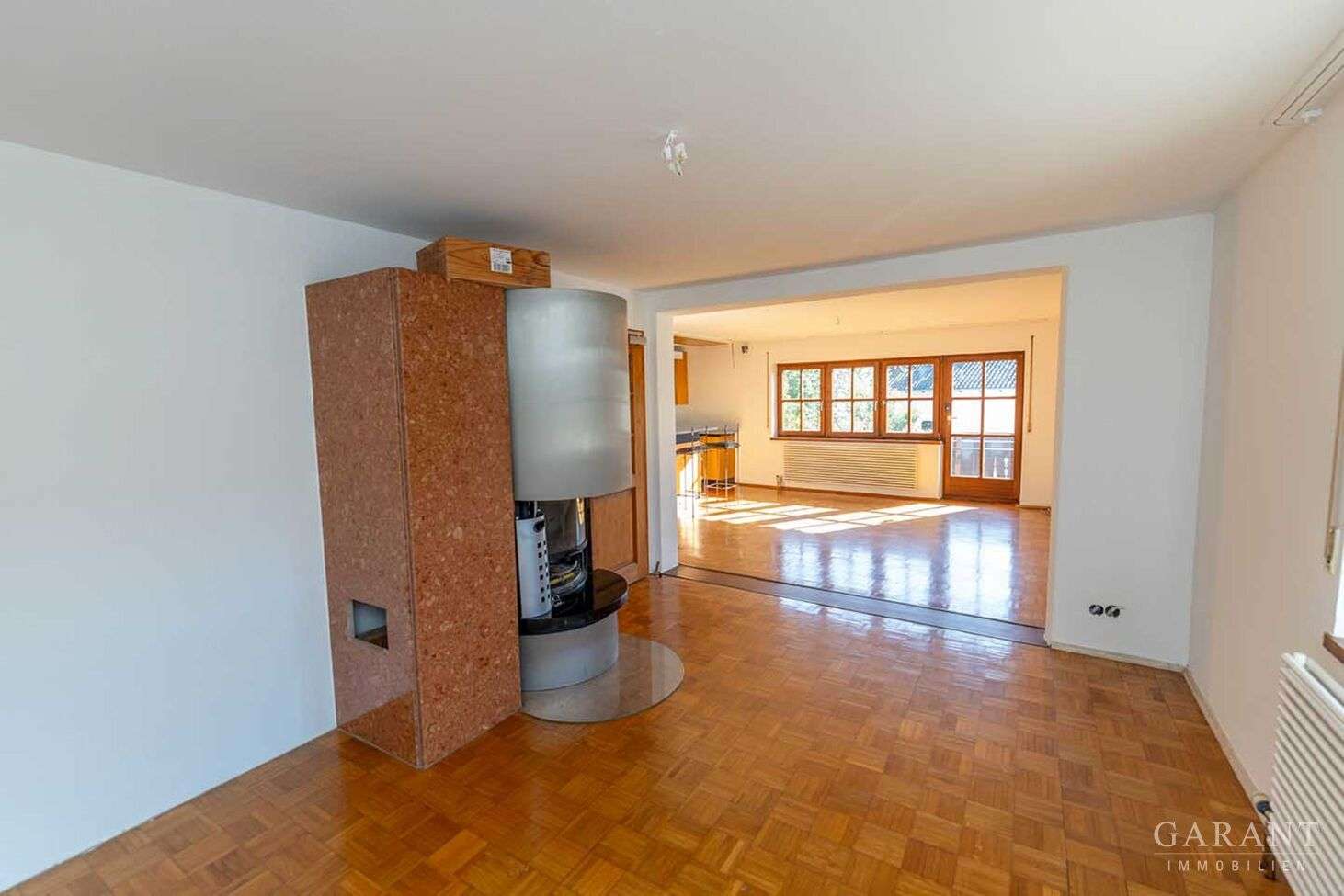 Immobilie in Saaldorf-Surheim - Historisches Bauernhaus mit Ausbauchance: Viel Platz zum Wohnen, Arbeiten und Wachsen - Bild 4