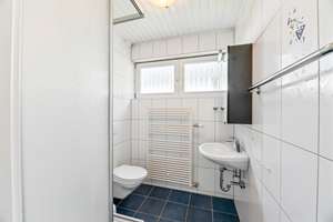 Vielseitig wohnen: modernisierter Bungalow mit Sauna, Kamin, Terrasse &amp; Einlieger-/Gewerbeoption – Die vollständige Adresse der Immobilie erhältst du vom Anbieter., 71111 Waldenbuch – Vorschaubild 13