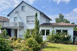 Eigentumswohnung mit Garage und großem Garten