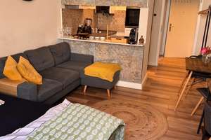 Hochwertig saniert und möblierte 1 Zimmer- Wohnung in bester Lage von Düsseldorfer Hafen