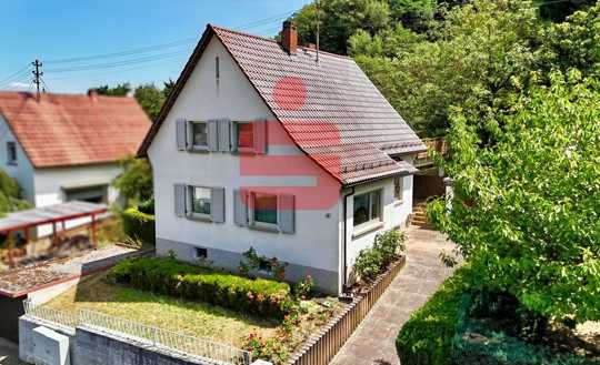 Wohnen, wo andere Urlaub machen – Charmantes Wohnhaus mit großem Garten und Privatwald