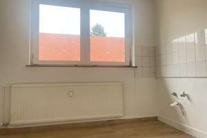 Lichtdurchflutete 4-Zimmerwohnung mit Garage und Gemeinschaftsgarten in Salzgitter-Bad – Hedwigstraße 9, 38259 Salzgitter-Bad, Salzgitter – Vorschaubild 3