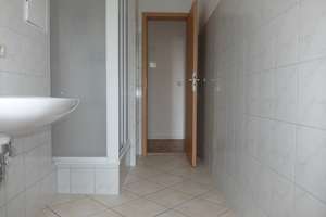 WG-taugliche Wohnung ... Bad mit Dusche ... 1. Obergeschoss – Clausstraße 108, 9126 Lutherviertel, Chemnitz – Vorschaubild 1