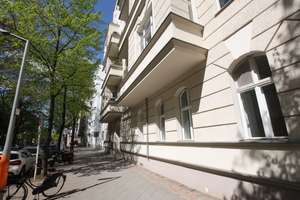 BESTE LAGE in BESTER GEGEND 3 Zimmer Stuckaltbau Aufzug Loggia
