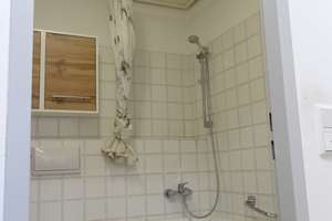 Schöne 1 ZKnB, Südbalkon, viel Grün, 3 Min. zur S2, weitgehend möbliert