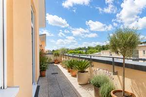 LICHT, LUFT UND WEITBLICK - OFFENES WOHNEN IM PENTHOUSE MIT SONNIGER DACHTERRASSE