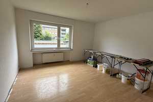###Neues Bad, neue Böden, neue Türen sehr hell mit Garten. – Hülser Str. 718, 47803 Krefeld – Vorschaubild 3