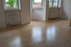 Helle und gepflegte 2,5-Zimmer-Wohnung mit Balkon und schönem Weitblick in Nürnberg-Gibitzenhof. – Linnéstr. 11, 90443 Steinbühl, Nürnberg – Vorschaubild 2