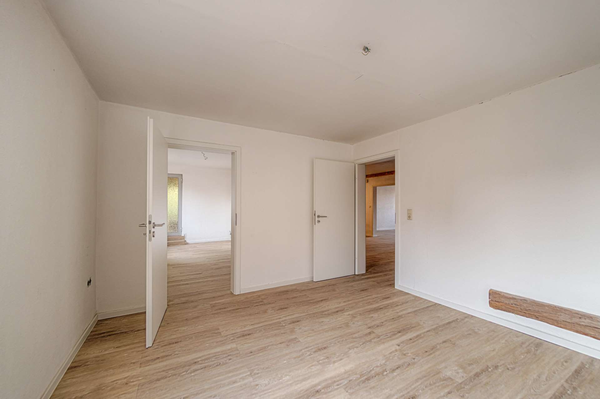 Immobilie in Neckarbischofsheim - Wohnen mit Charakter: Maisonette-Wohnung in ausgebauter Scheune am Waldrand mit Sonnenterrasse - Bild 9