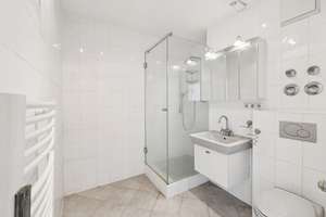 Haidhausen- 3-Zimmer-Wohnung im 3. OG mit zwei Balkonen, Aufzug und Tiefgaragenstellplatz – 81677 Steinhausen, München – Vorschaubild 9