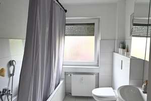 Charmante Dachgeschosswohnung in Köln-Lind - gemütliches Wohnen mit Flair – Frankfurter Str. 98, 51147 Wahn, Köln – Vorschaubild 3