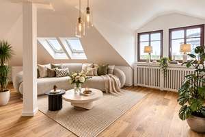 Bezaubernde DG-Wohnung! Schöne, renovierte 2 Zimmer, Aufzug & bezugsfrei! Nahe der Altstadt! – 4315 Neustadt-Neuschönefeld, Leipzig – Vorschaubild 1