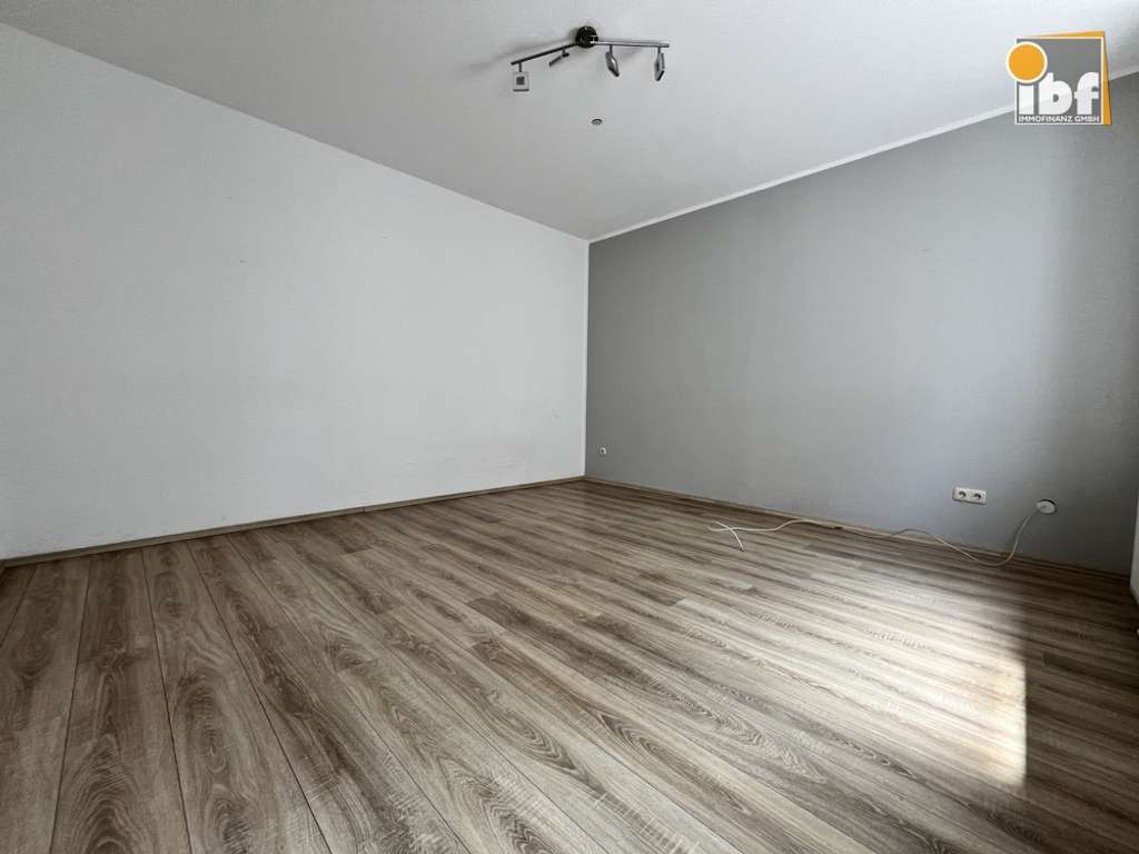 Immobilie in Herzogenrath - +++ IBF Immo +++ Geräumiges freies EFH mit Stellplatz in Kohlscheid! - Bild 2