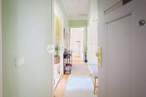 Voll möblierte 2-Zimmer-Altbauwohnung mit Balkon in attraktiver Lage – Die vollständige Adresse der Immobilie erhältst du vom Anbieter., 10585 Mitte (Ortsteil), Berlin – Vorschaubild 2
