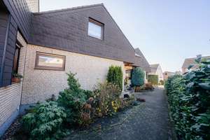 Perfekt gepflegtes Reihenmittelhaus mit hochwertiger Ausstattung und Wohlfühlambiente – Die vollständige Adresse der Immobilie erhältst du vom Anbieter., 33647 Brackwede, Bielefeld – Vorschaubild 2