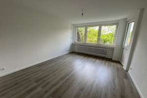 Großer Balkon - Wannenbad mit Fenster - 3 Zimmer dazu - Duisburg Rheinhausen – Beethovenstraße 8, 47226 Rheinhausen-Mitte, Duisburg – Vorschaubild 4