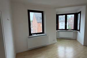 Erstbezug nach Sanierung – Großzügige 4-Zimmer-Altbauwohnung mit Kamin und Wärmepumpe – Asberger Straße 63, 47198 Hochheide, Duisburg – Vorschaubild 3