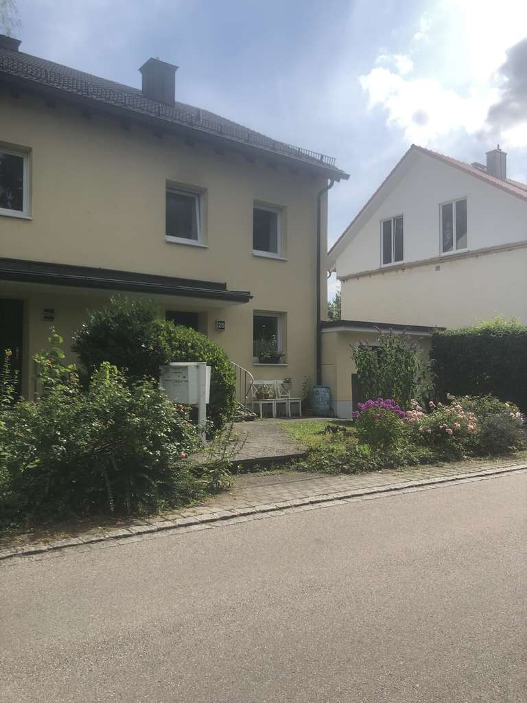 Immobilie in Gröbenzell - *Im eigenen Haus wohnen - und drei Wohnungen helfen bei der Finanzierung* - Bild 2