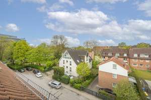 Ohne Makler: Lichtdurchflutete Maisonette- Endetage mit Galerieebene und Loggia – Die vollständige Adresse der Immobilie erhältst du vom Anbieter., 22335 Fuhlsbüttel, Hamburg – Vorschaubild 6
