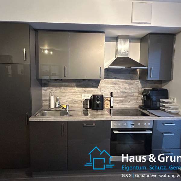 *** schöne 2-Zimmer-Wohnung mit Terrasse, Einbauküche und Stellplatz, nähe Campus/Klinikum ***