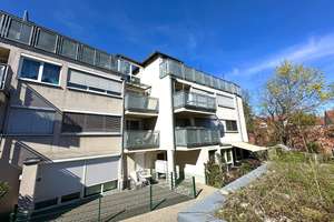 Schöne 2-Zi.-Whg. m. Südbalkon u. EBK - top vermietet - in ruhiger und zentraler Lage