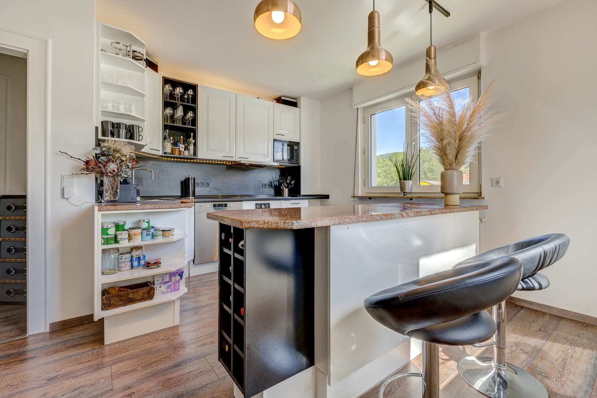 Immobilie in Waldaschaff - Großzügiges Zweifamilienhaus in idyllischer Lage - Bild 2