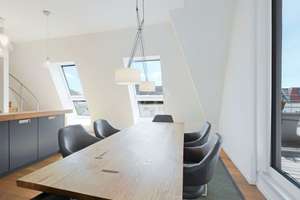 Großzügiges Dachgeschoss voller Wärme, Stil und Kaminambiente – Die vollständige Adresse der Immobilie erhältst du vom Anbieter., 10711 Charlottenburg, Berlin – Vorschaubild 7