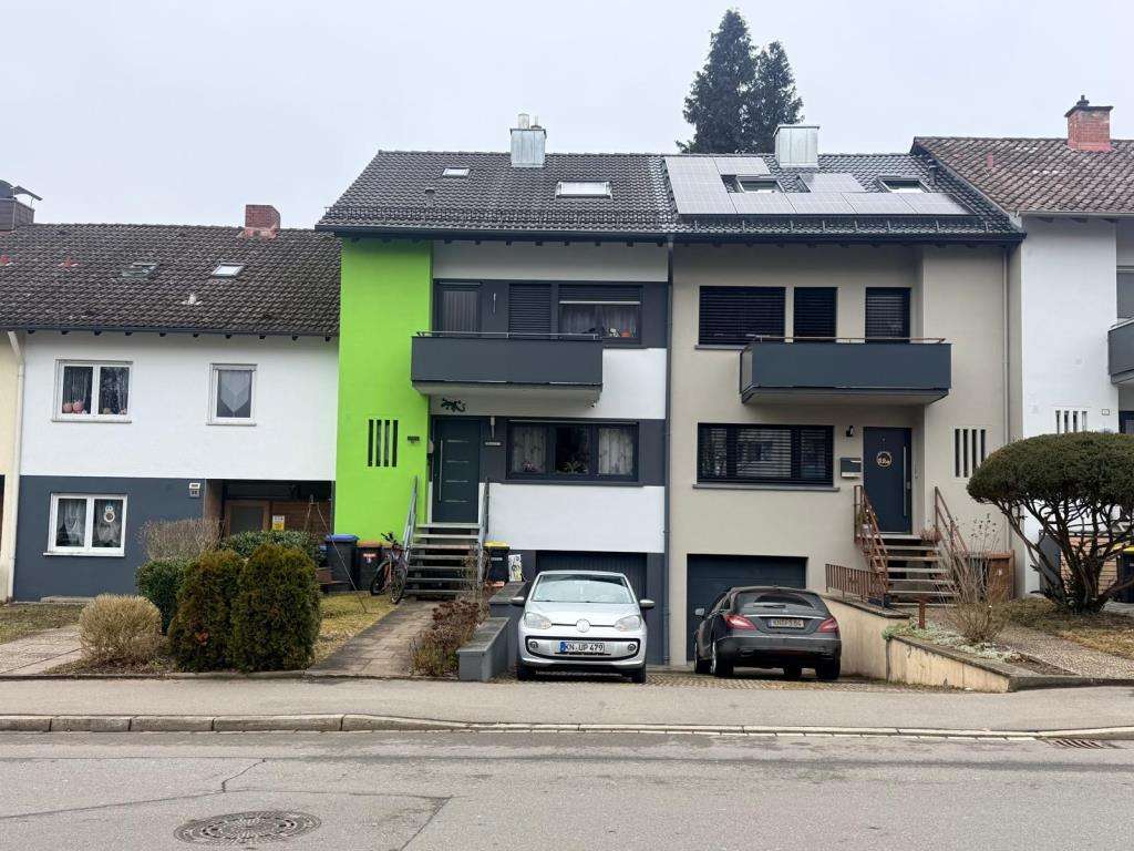 Gepflegtes RMH mit Garten, Garage Terrasse und 2 Balkone